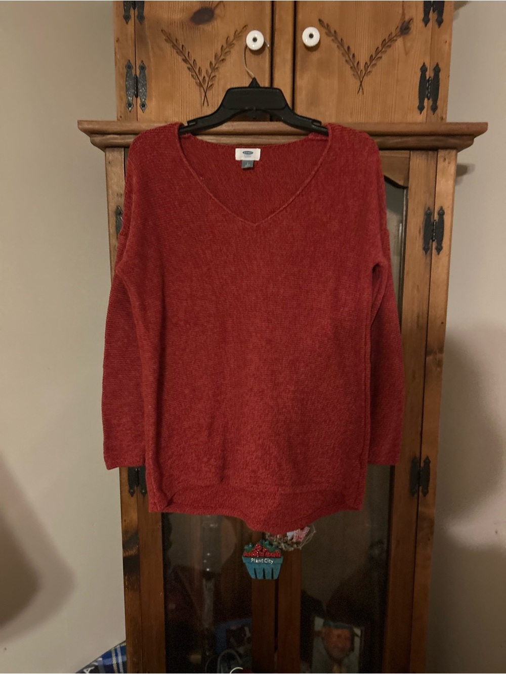 Old Navy Women's V-Neck Sweater in Rust